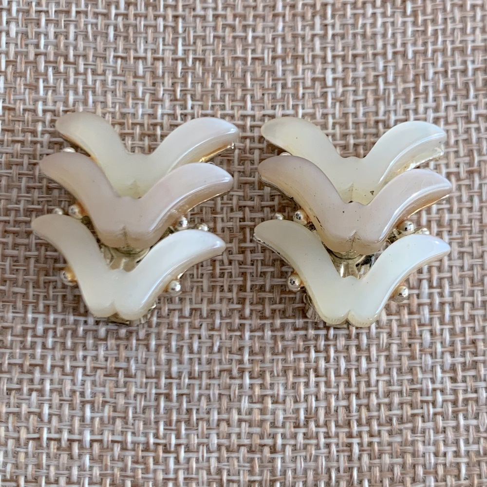 Vintage 1950’S-60’S Green Bicolore Thermoset Clip On Earrings